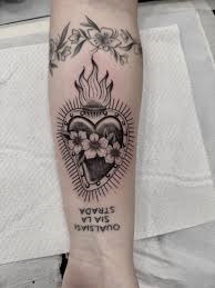 Fine line tattoo detail - Napoli Ink